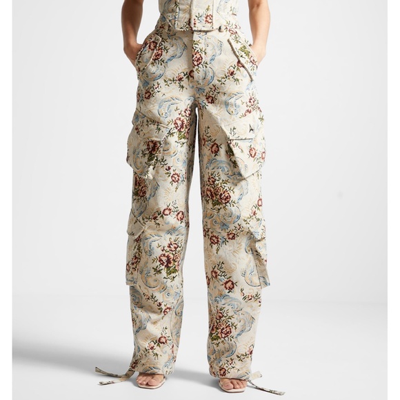 Maniere De Voir Pants - NWOT Maniere de Voir Floral Jacquard High Waisted Cargo Pants Beige Size 2